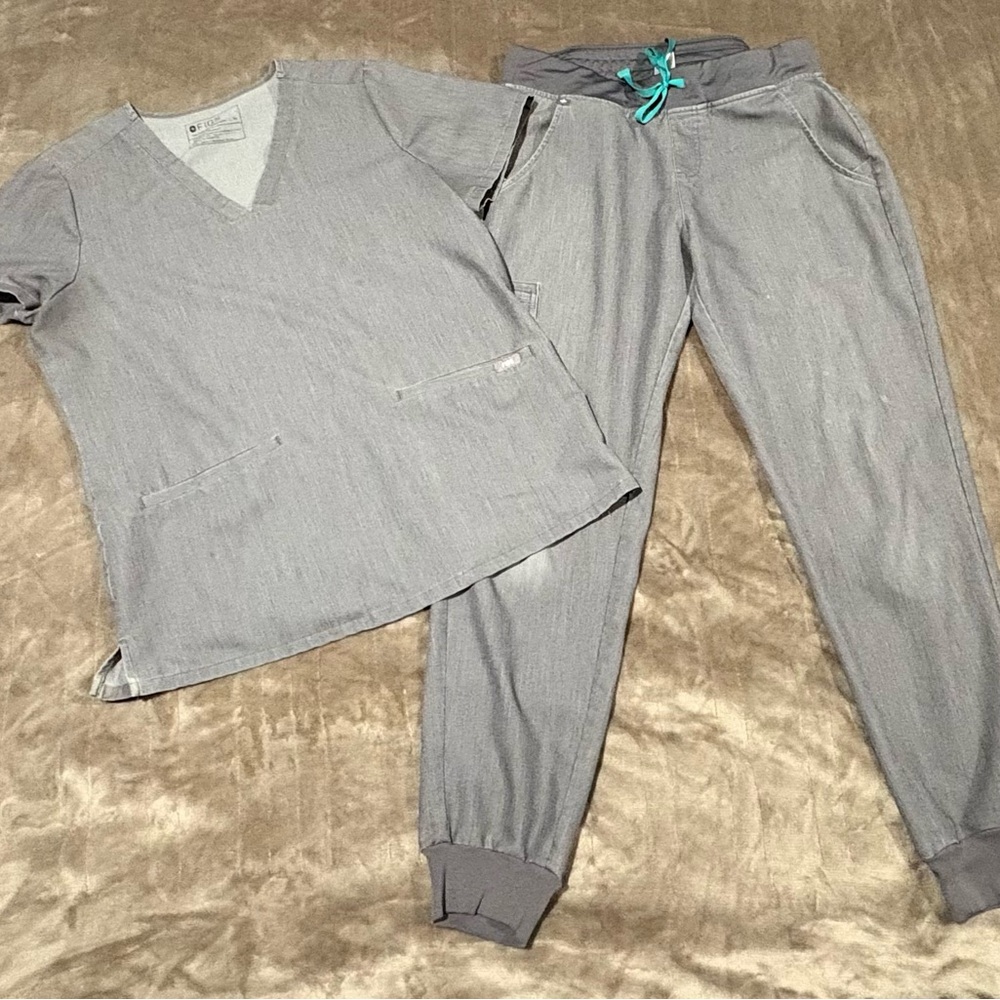 Figs Graphite Scrub Set